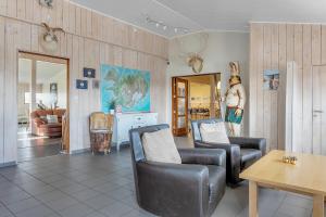 A seating area at Guesthouse Vatnsholt