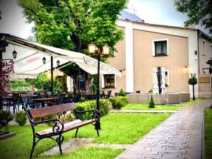 Budynek, w którym mieści się hotel