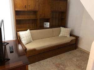 Imagen de la galería de Typical small house near Lisbon, en Oeiras