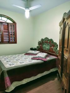 A bed or beds in a room at Aconchego de Regina