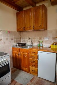 Kuchyňa alebo kuchynka v ubytovaní Adamov Konak Apartmani
