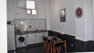 Kuchyňa alebo kuchynka v ubytovaní La Casa Malagueña. + 9 fotografií
