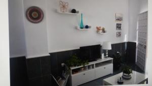 Televízia a/alebo spoločenská miestnosť v ubytovaní La Casa Malagueña.
