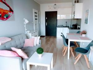 Kuchyňa alebo kuchynka v ubytovaní SUNRISE 20 apartment z widokiem na morze Gardenia Dziwnów + 3 fotografie