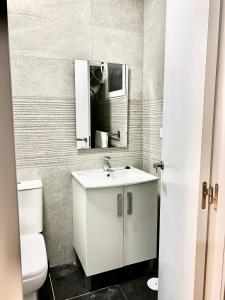 a bathroom with a white sink and a toilet at Centro de Carabanchel Calle Binefar in Madrid