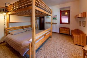 a bedroom with two bunk beds and a desk at Cariel in Antronapiana