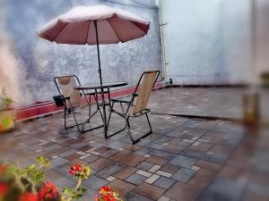 Kawasan patio atau luaran di Hostal Maple