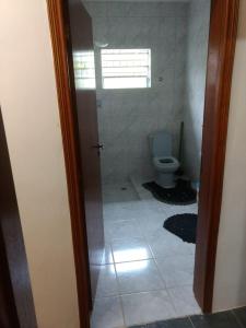 a bathroom with a shower and a toilet at Chacara Recanto do Carlão in Biritiba-Mirim