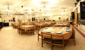 Un restaurant sau alt loc unde se poate mânca la Sesma Excelencia en Cabañas