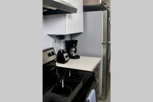Lujoso y acogedor condominio ejecutivo/familiar的厨房或小厨房