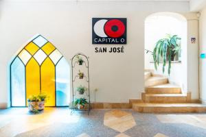 a lobby with a san jose sign on the wall at Capital O San Jose, San Luis Potosi in San Luis Potosí
