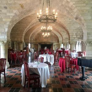 Majoituspaikan Hattonchatel Château & Restaurant La Table du Château ravintola tai vastaava paikka