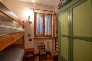 Katil atau katil-katil dalam bilik di JOIVY Big Flat for 6 with Backyard and Parking in Courmayeur