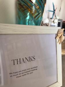 a thankgiving sign in a white frame with a blue vase at Domus Afrodite in Anzio