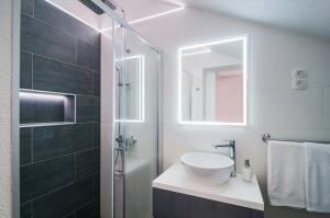 Kúpeľňa v ubytovaní Villa Elin - Private Pool & Peaceful Family Retreat near Omiš