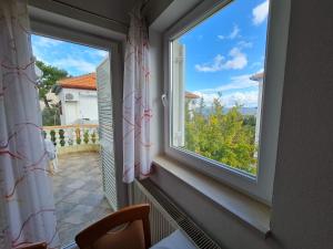 Balkón nebo terasa v ubytování Apartmani Lenka