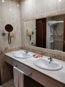 Ванная комната в Hotel Acosta Vetonia
