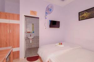 Postel nebo postele na pokoji v ubytování Trưởng Sky Hotel Đà Lạt