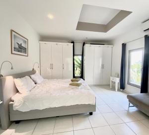 Een bed of bedden in een kamer bij Villa Koko Jan Thiel