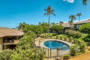 Vaade basseinile majutusasutuses Maui Eldorado Resort või selle lähedal