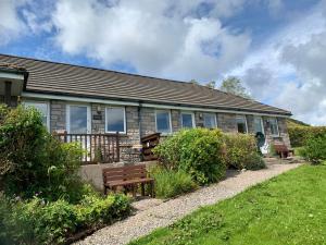 Zahrada ubytování Raasay@Knock View Apartments, Sleat, Isle of Skye