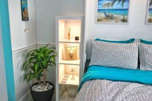 Gallery image of Beach Condo in Gated Complex, Heated Courtyard Pool, Ocean only 1 block away! in St Pete Beach