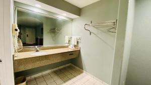 Koupelna v ubytování Home Place Inn and Suites-Hobby