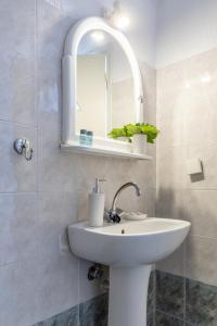 Kúpeľňa v ubytovaní Servani Studios & Suites