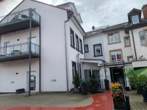 a group of white buildings with a courtyard at best business bühl - boardinghouse in Bühl