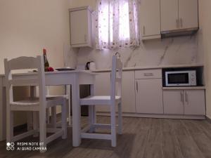 Kuchyň nebo kuchyňský kout v ubytování Moros Apartments