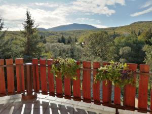 A general mountain view or a mountain view taken from the holiday home