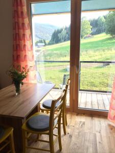 Nespecifikovaný výhled na hory nebo výhled na hory při pohledu z apartmánu