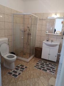 Zdjęcie z galerii obiektu Tündér Szálló w mieście Eplény +37 zdjęć