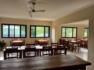 a dining room with tables and chairs and windows at Polo Hotel Fazenda in Indaiatuba