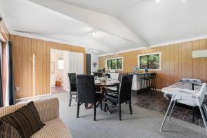 Posezení v ubytování Casita - Okere Falls Holiday Home