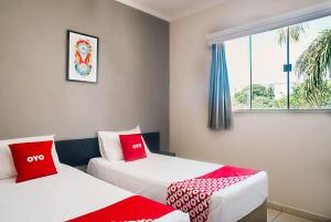 Llit o llits en una habitació de OYO Cerrado Hotel, Campo Grande