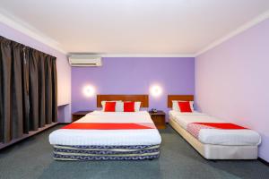 En eller flere senger på et rom på OYO 472 Comfort Hotel 1