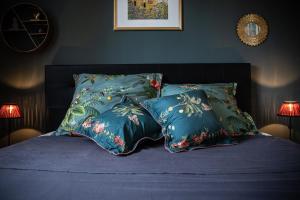 a bed with two pillows on top of it at Gîte Mon Paradis in Vallon-Pont-dʼArc +200 photos