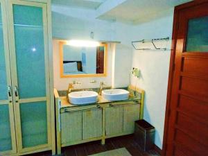 Koupelna v ubytování Trace Suites by SMS Hospitality