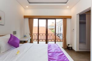 Un pat sau paturi într-o cameră la Pondok Bobo Seminyak