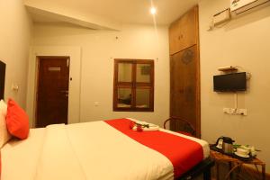 Postel nebo postele na pokoji v ubytování Le Apex Inn