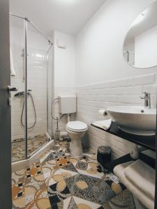 Kupatilo u objektu Graffiti Hotel