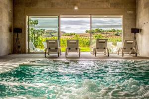 Bazén v ubytování Hotel Spa Tudanca Aranda nebo v jeho okolí