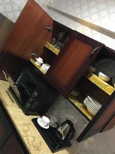 A kitchen or kitchenette at Jewel Gameel appartement