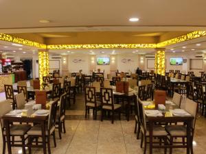 A restaurant or other place to eat at Jewel Gameel appartement