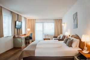 Łóżko lub łóżka w pokoju w obiekcie Hotel Bergjuwel