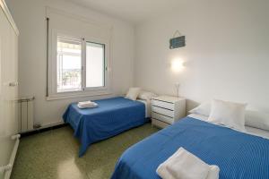 Postel nebo postele na pokoji v ubytování Apartamentos Costa Brava Las Vistas
