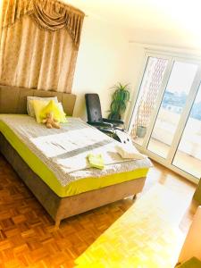 Voodi või voodid majutusasutuse Spacious Apartment with Lake View | 35 toas +23 fotot