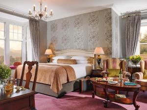 Posteľ alebo postele v izbe v ubytovaní Killarney Randles Hotel