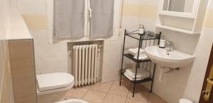 a bathroom with a toilet and a sink at Civico 54 - Locanda & Bistrò in Nonantola